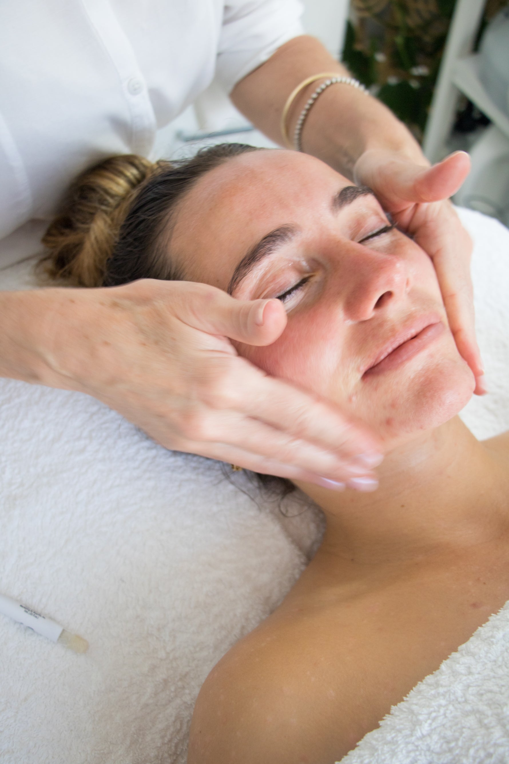 The Ultimate Guide to Facials in Noosa: Relaxation & Skin Treatments in the Heart of Paradise